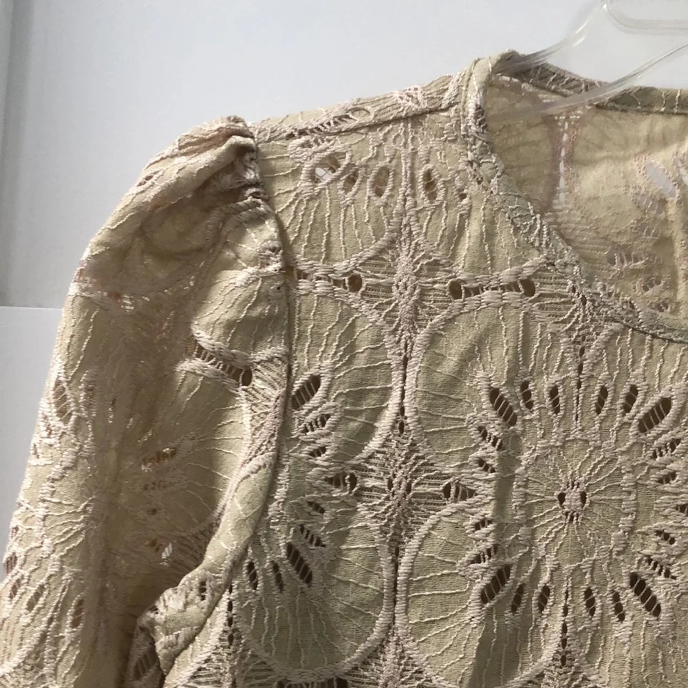 NEW CUPSHE Eyelet Top Womens M Shirt Dressy Embroidered Crochet blouse NWT Beige - Picture 4 of 14